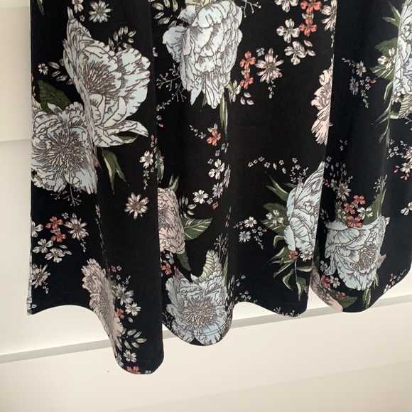 Black floral print like new H&M dress - Picture 4 of 5